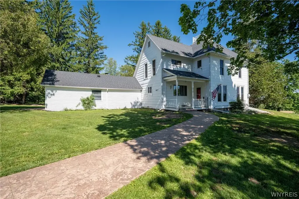 484 Bank Road, Middlebury