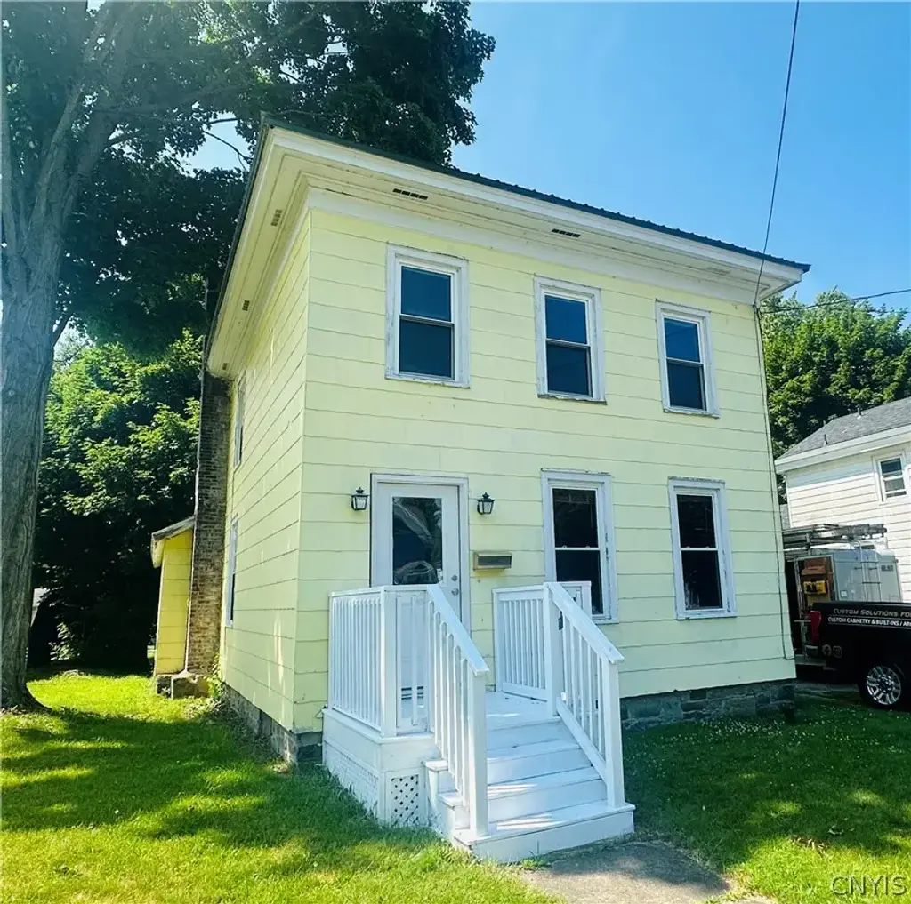 27 Ellen Street, Oswego