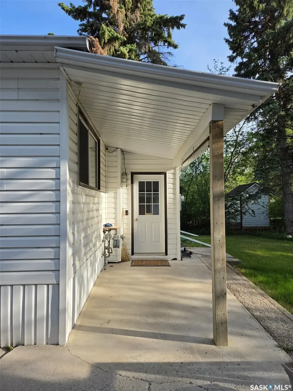 118 5th Street W, Carlyle