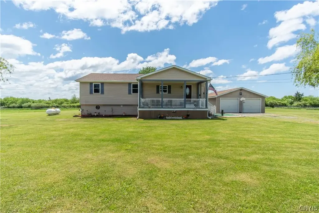 9368 Middle Road, Brownville