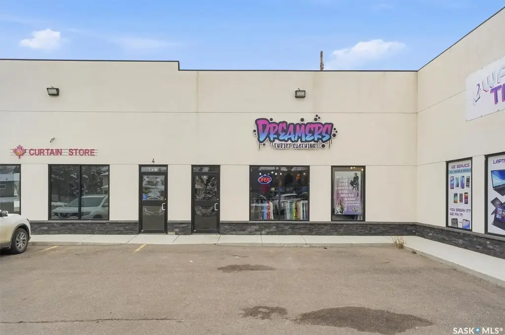 212 Central Street 2, Warman