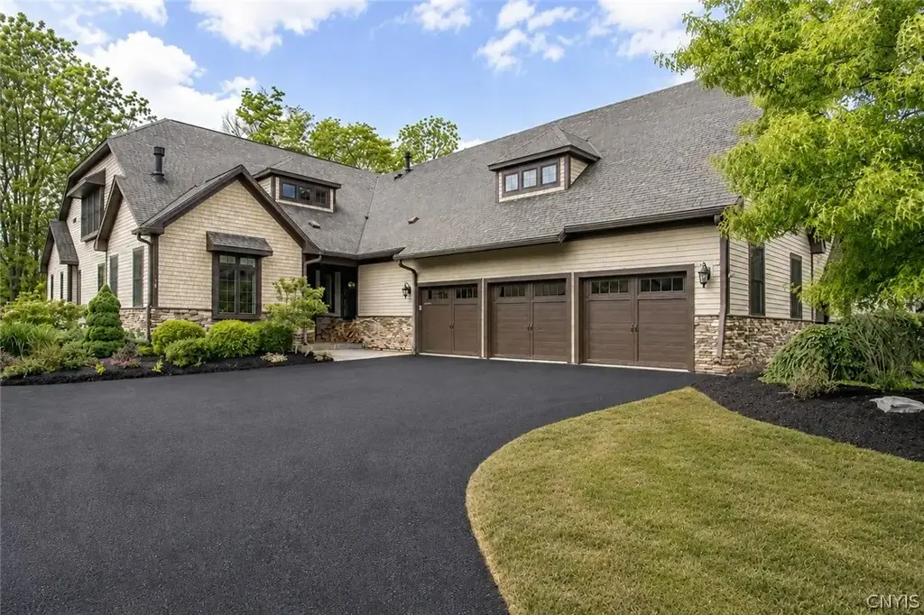 118 Buchmans Close Circle, Manlius