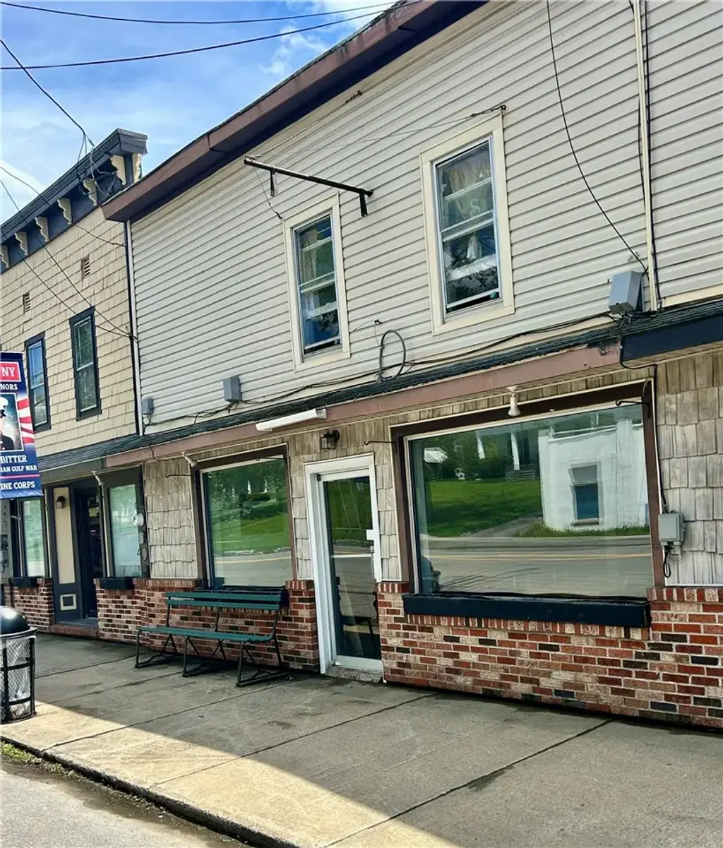 136 Main Street, Morris
