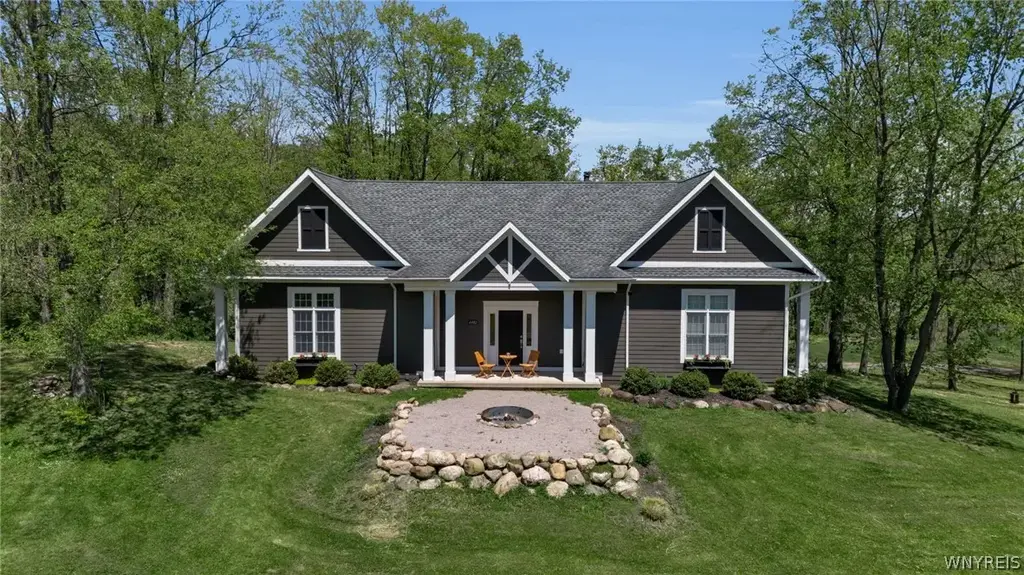 4492 Haag Road, Eden