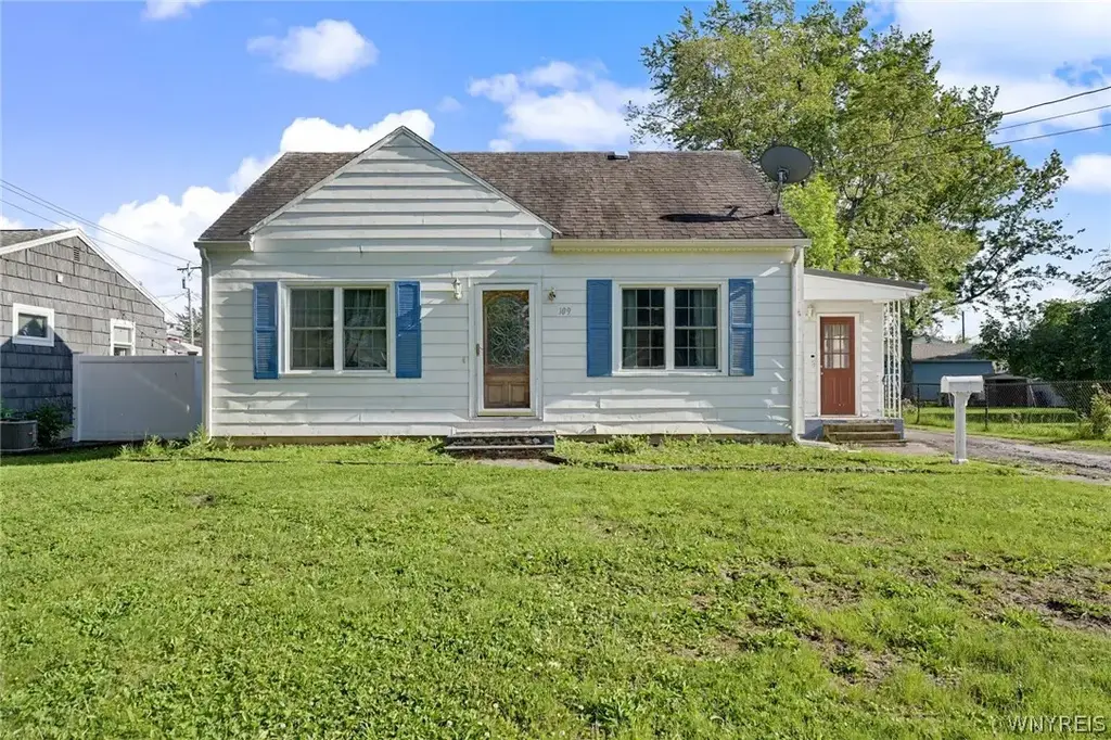 109 Summit Avenue, West Seneca