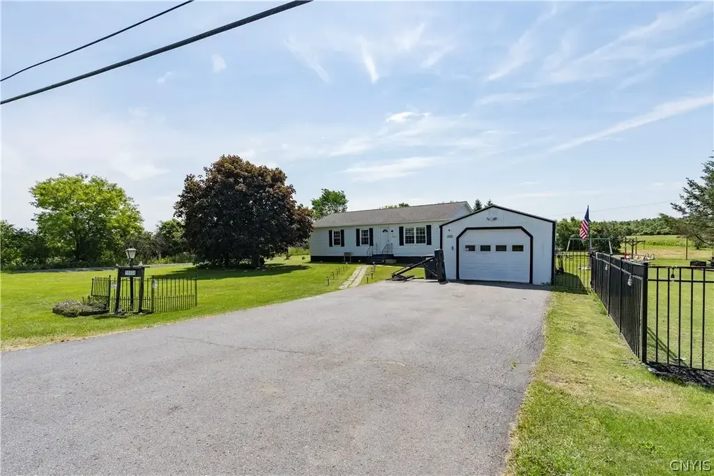 20604 County Route 63, Watertown Town