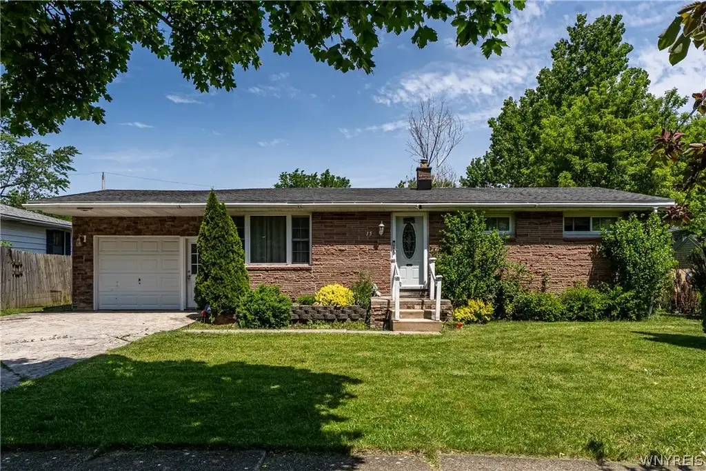 15 Hillcrest Drive, Amherst