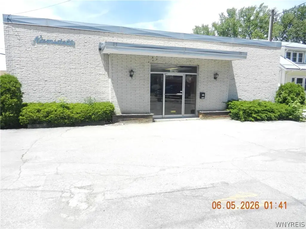 4276 Clark Street, Hamburg