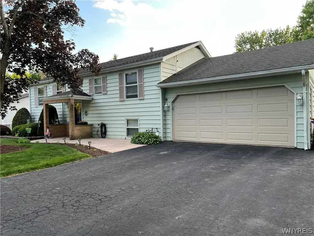 39 Briarwood Drive, Lockport City