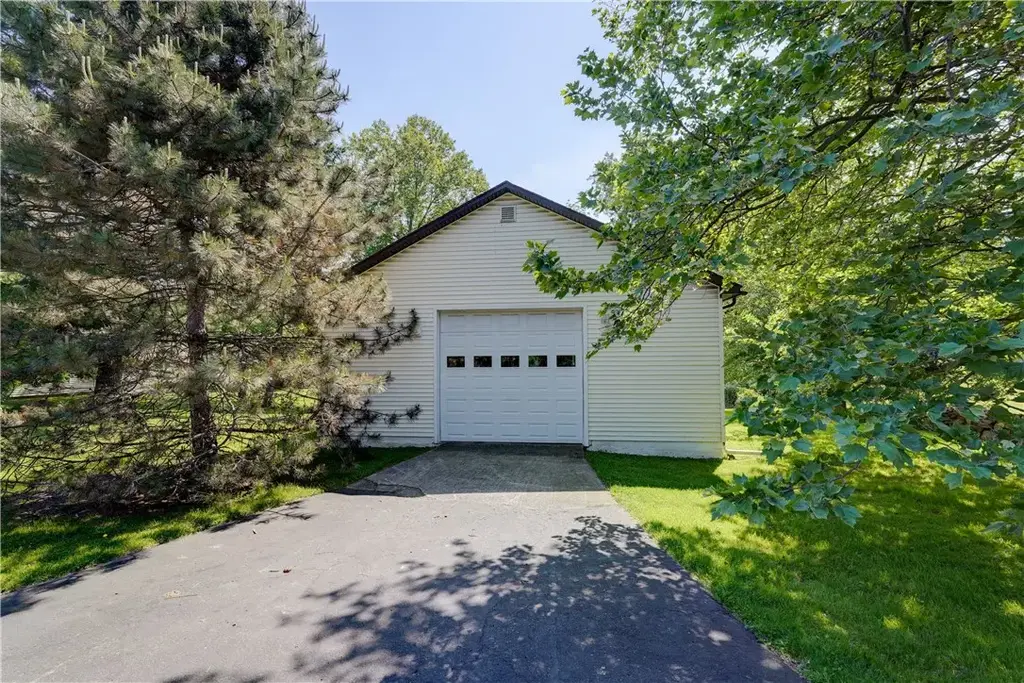 610 Webster Rd, Webster