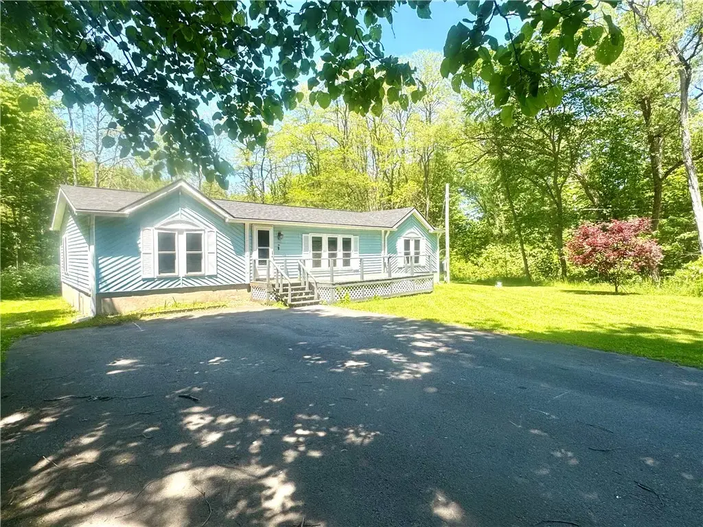 533 Center Road, Frankfort