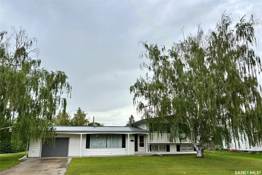 201 2nd Avenue E, Eatonia