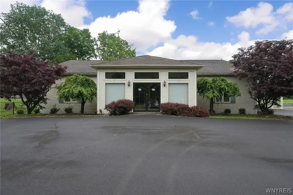 255 Aldrich Street, Collins