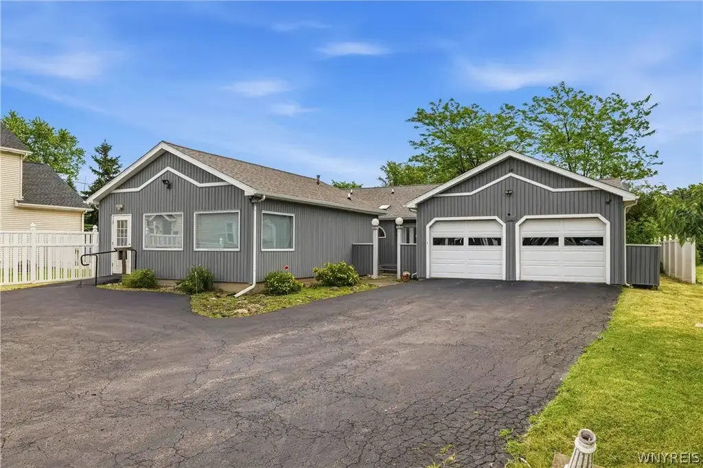 3231-3233 Military Road, Niagara