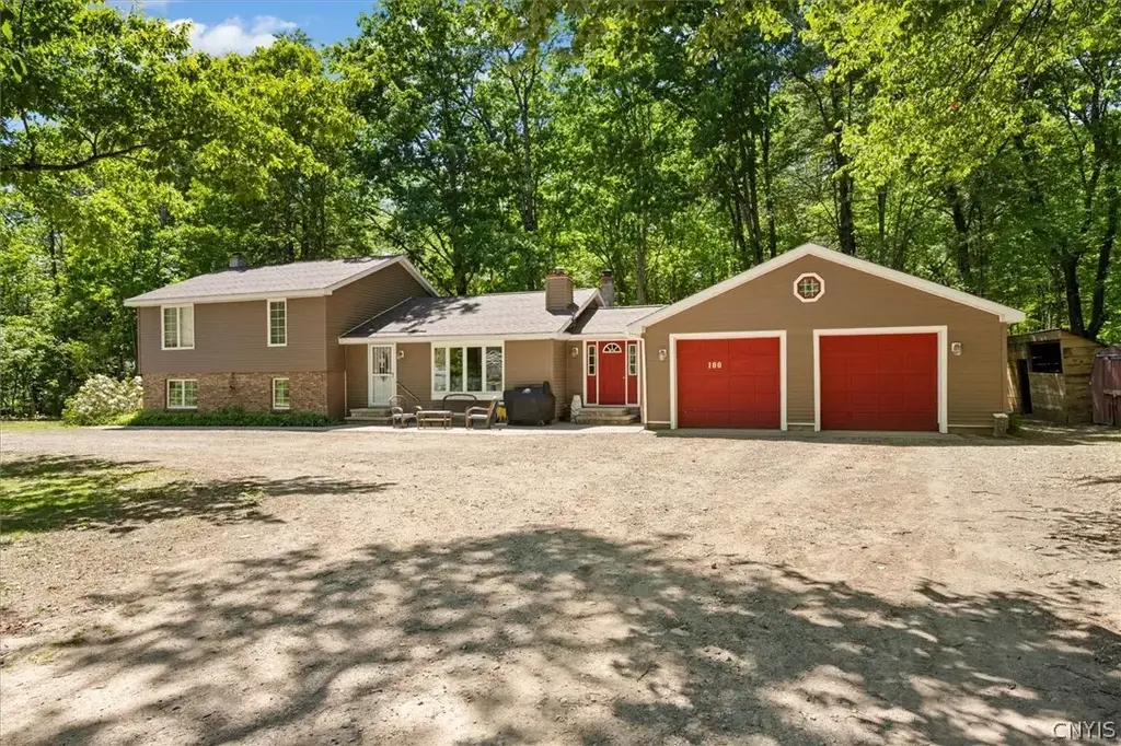 100 Sarah Drive, Annsville