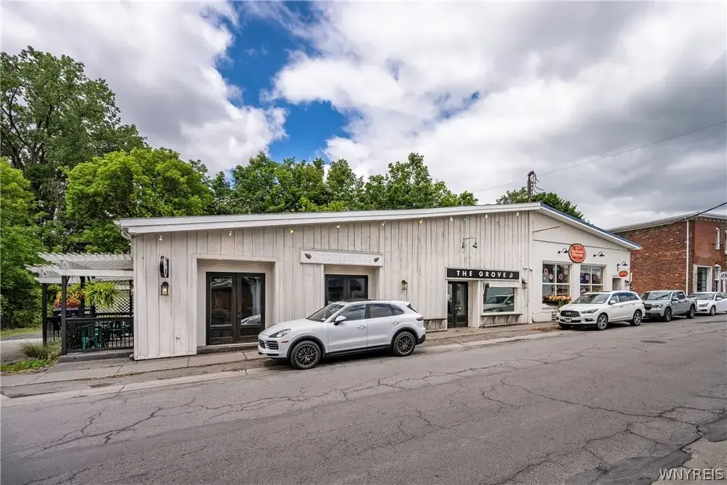 33 Elm Street, Aurora