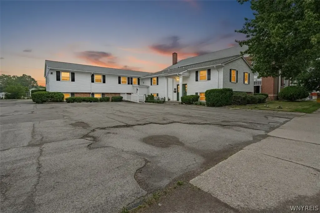 102 East Avenue, Lockport City