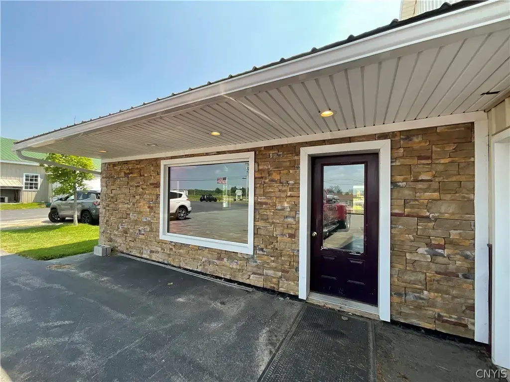 32660 Us Rt 11, Philadelphia