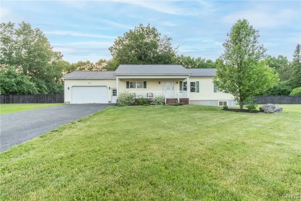 26467 State Route 283, Le Ray