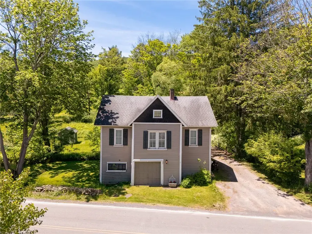5041 County Route 6, Middletown