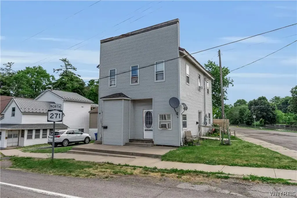 2 N Main Street, Royalton