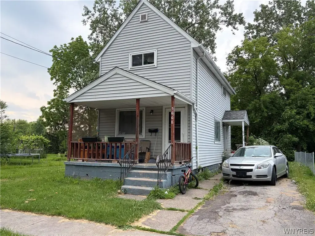 5668 Frontier Avenue, Niagara Falls