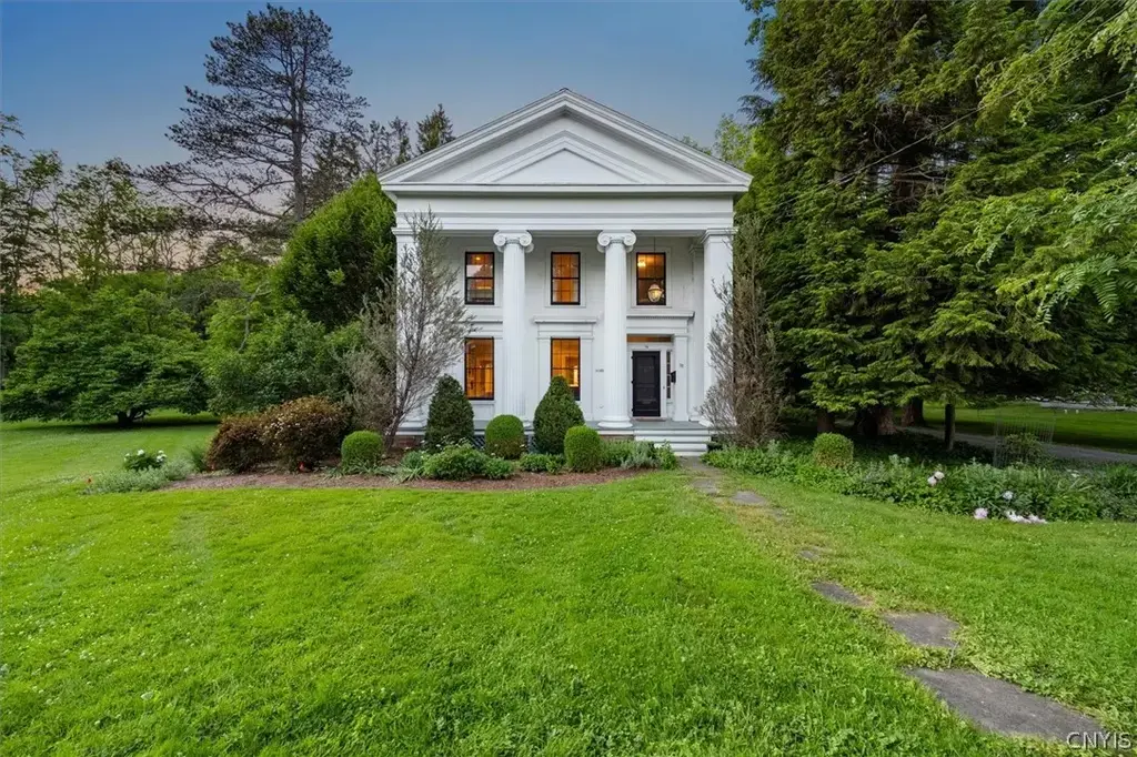 76 College Street, Kirkland