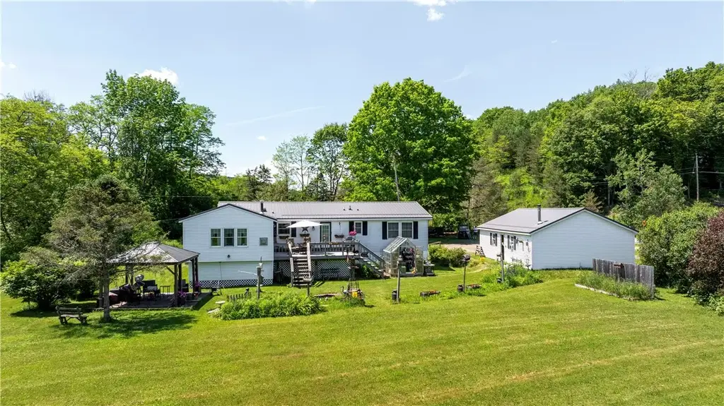 669 County Road 44, Plymouth