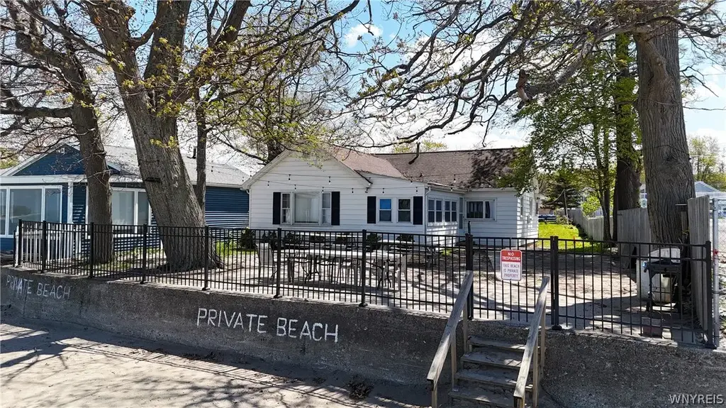 8926 Lake Shore Road, Evans