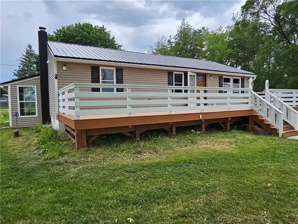 6534 Erie Avenue, Bath