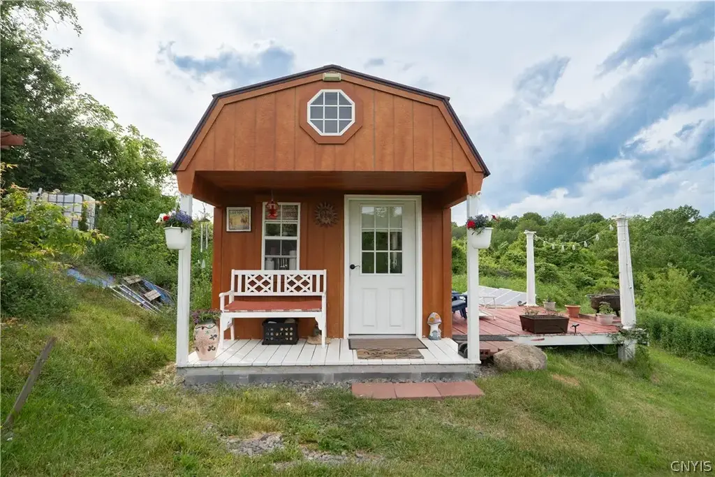 385 Johnny Cake Road, Little Falls Town