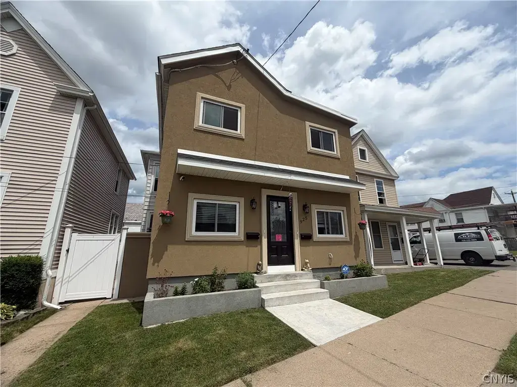 925 South Street, Utica