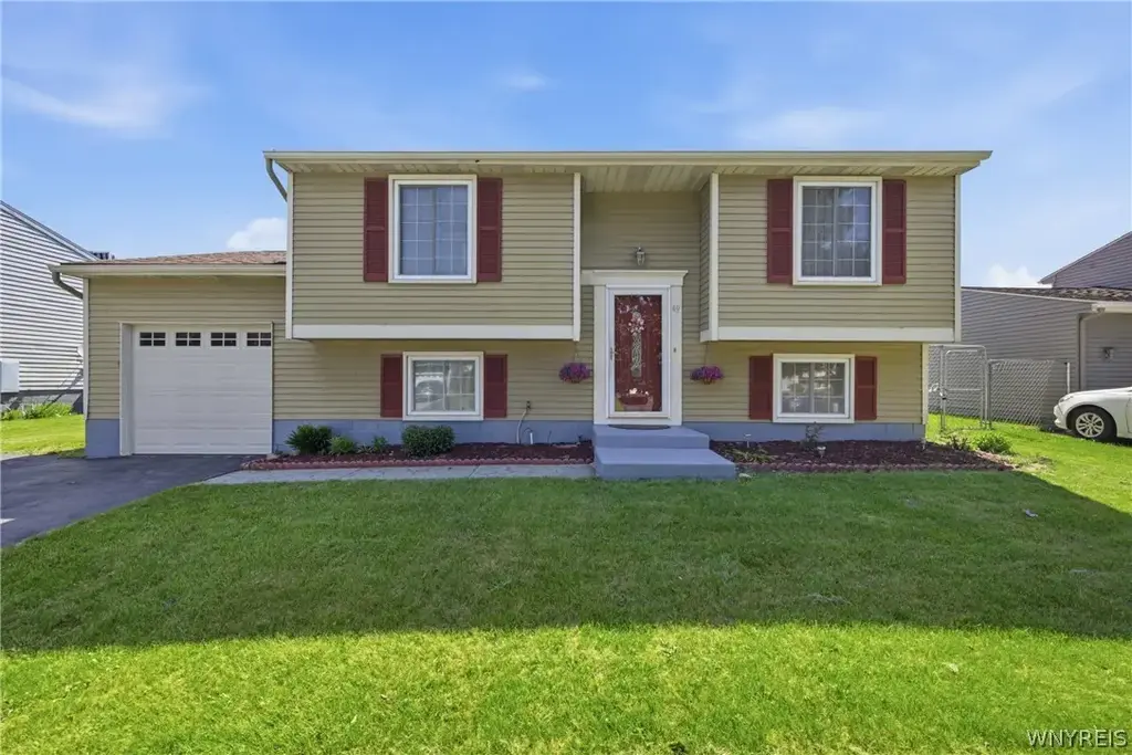 49 Thornwood Drive, Cheektowaga