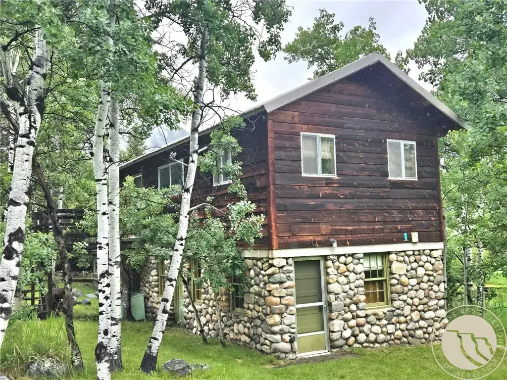 12 Rainbow Drive, Roscoe