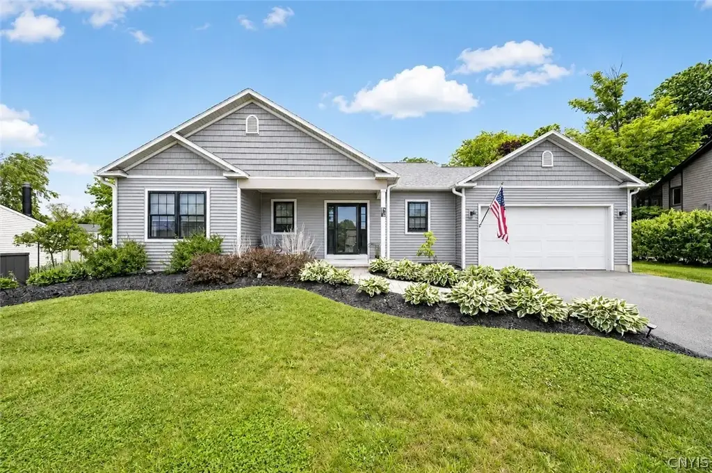 106 Kathleen Terrace, Camillus