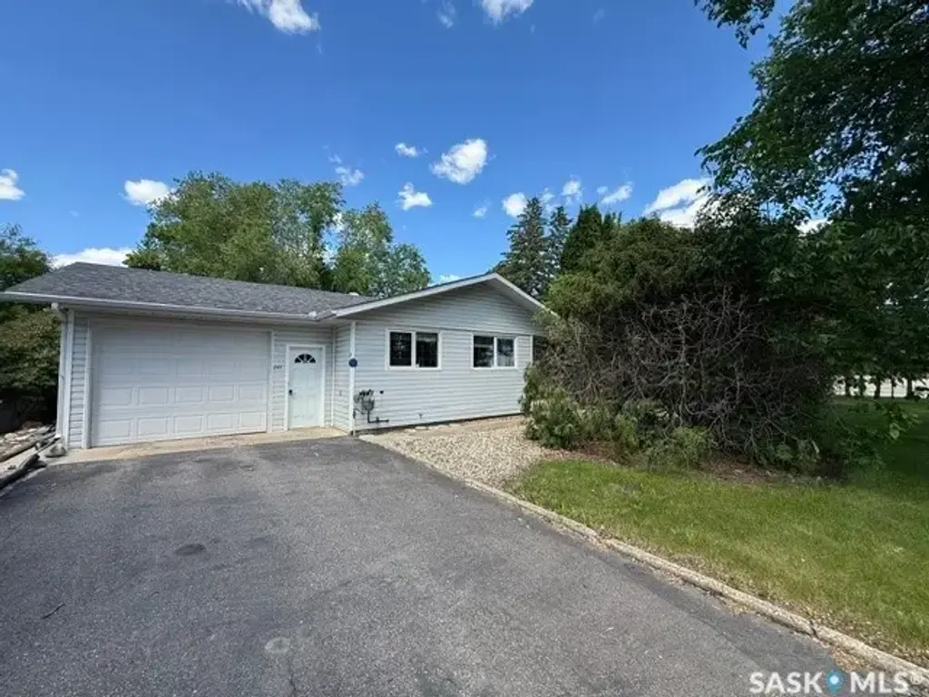 245 Queen Elizabeth Boulevard, Kamsack