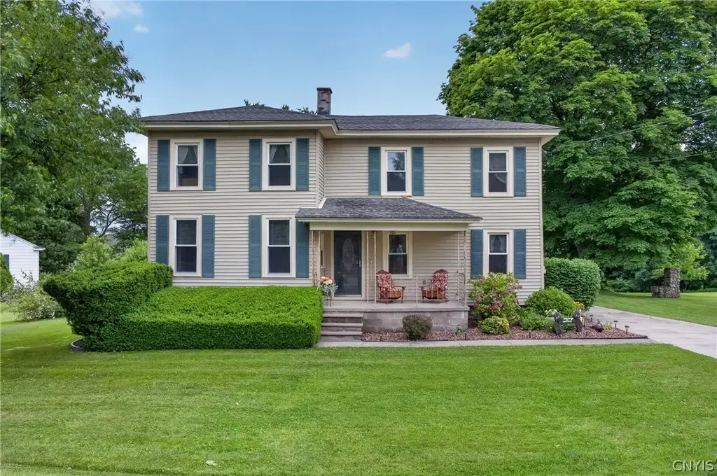 910 County Route 25, Minetto