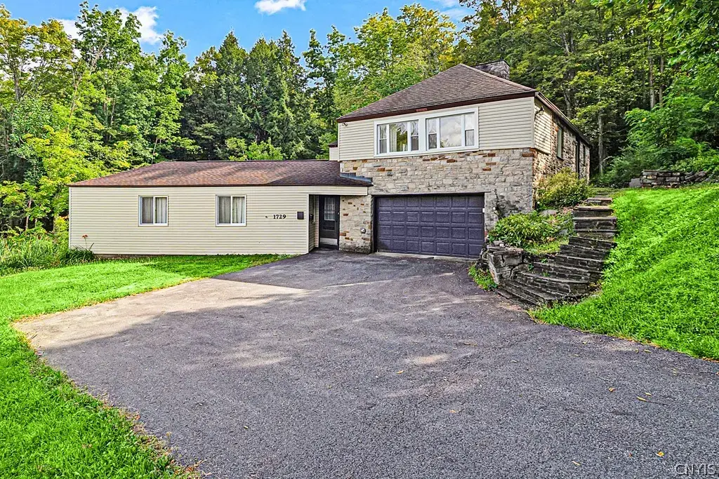 1729 Sherman Drive, New Hartford