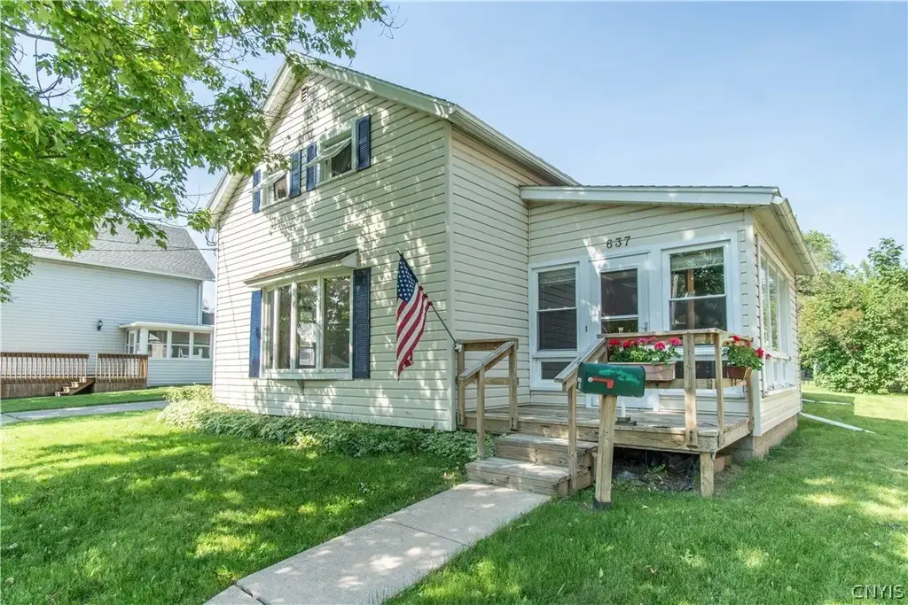 637 Theresa Street, Clayton