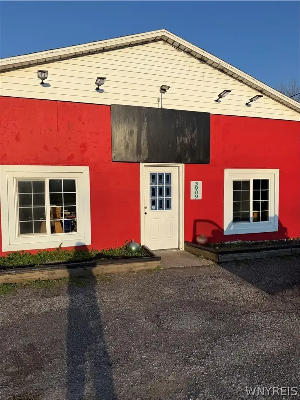 3909 Creek Road, Porter