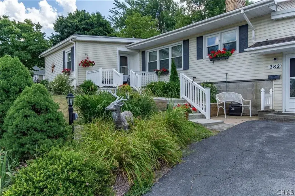 282 Thompson Boulevard, Watertown City