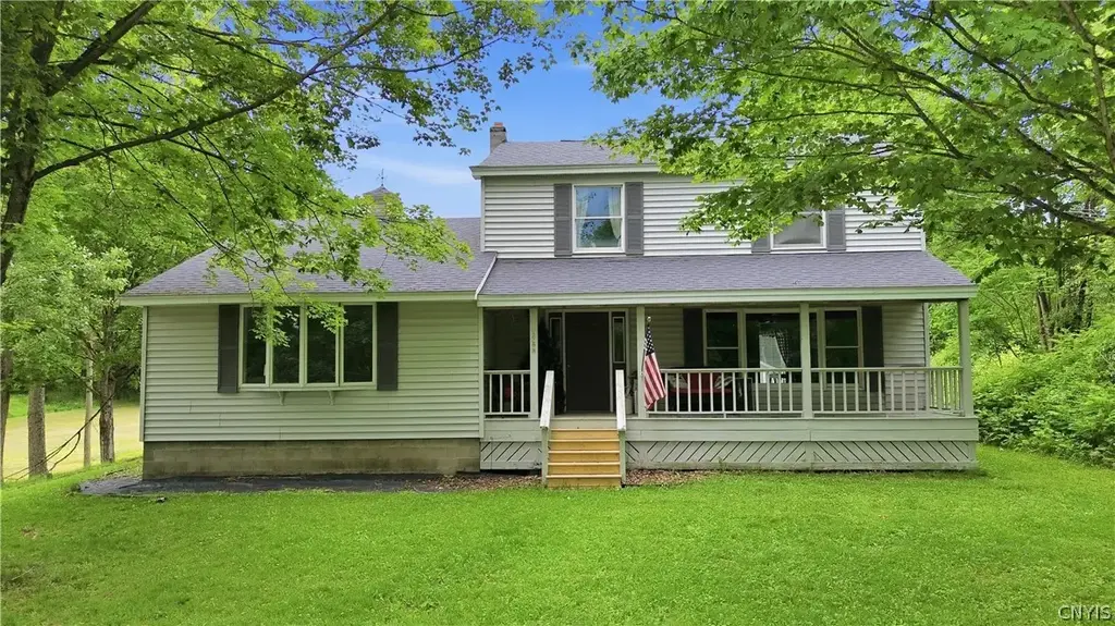7488 East Street, Newport