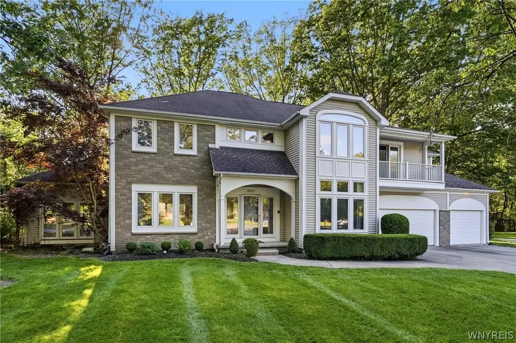 6970 Lockwood Court, Lockport Town