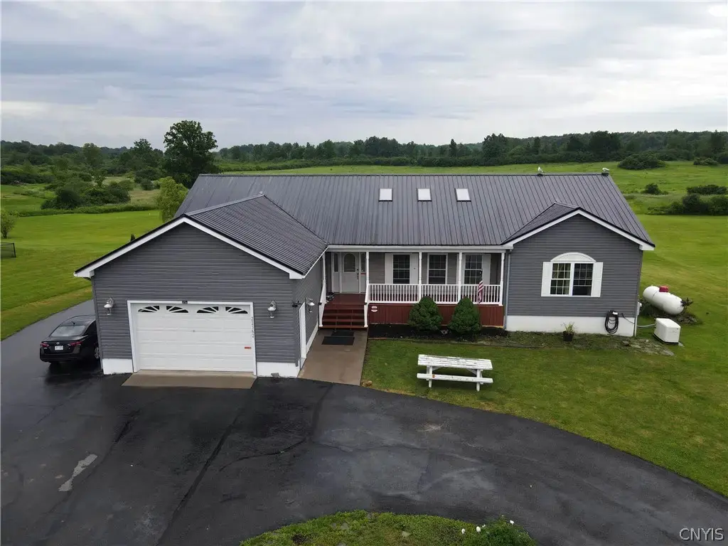 22362 Knowlesville Road, Pamelia