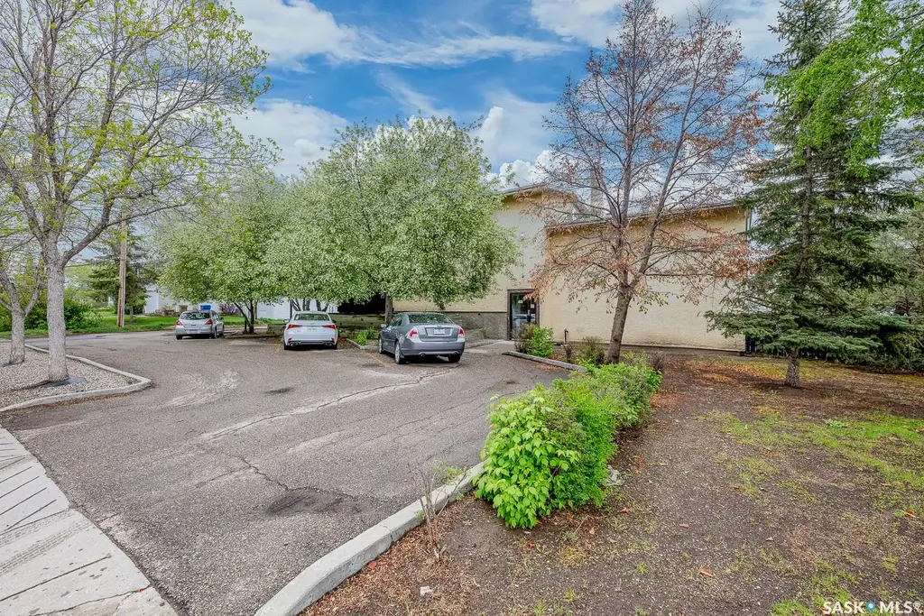 4220 Castle Road G, Regina