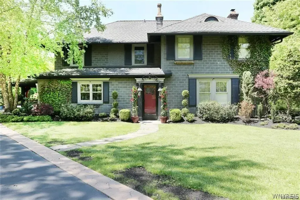 72 N Long Street, Amherst
