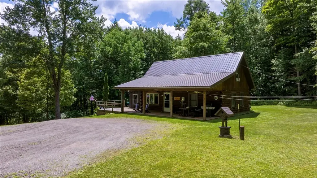 278 Log Cabin Lane, New Berlin