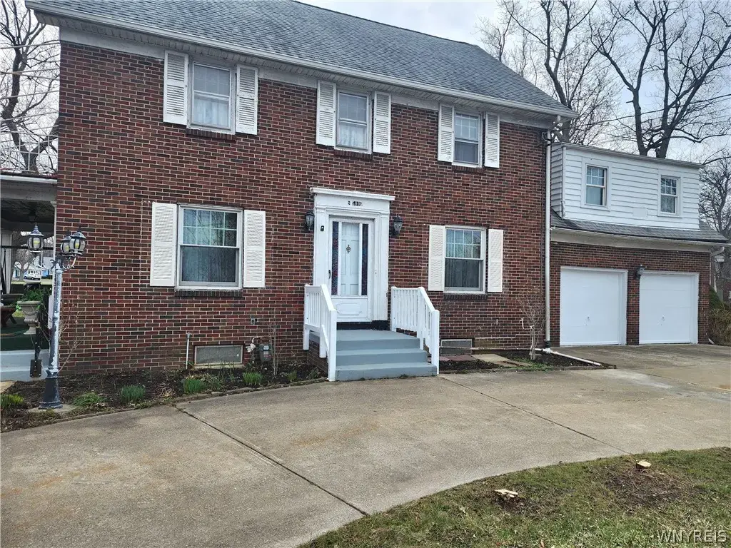 5009 Lake Shore Road, Hamburg