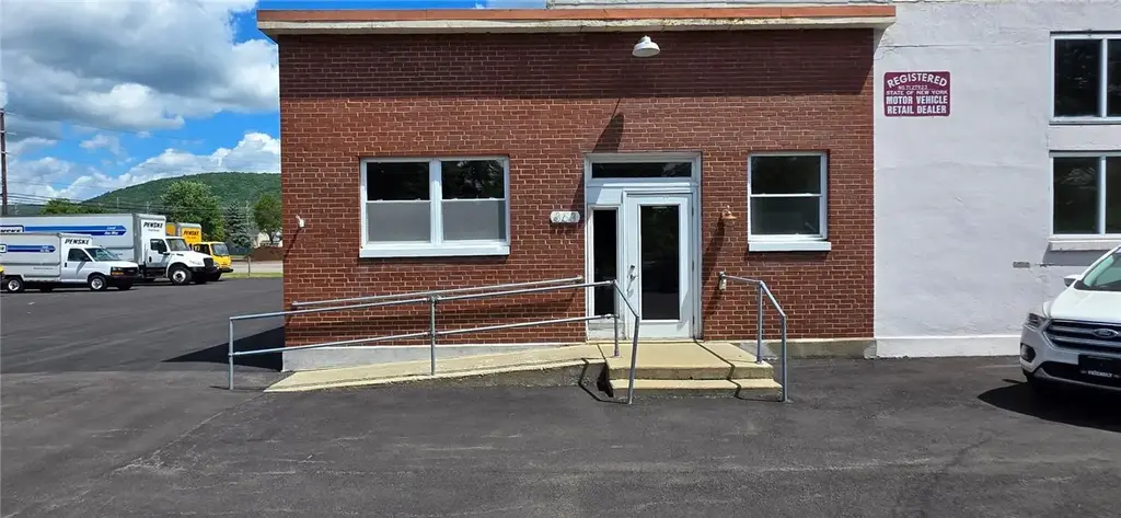 363 E Market St Ext, Corning City