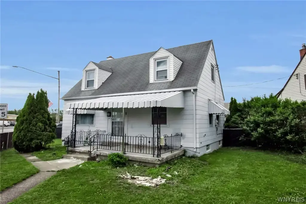 5 Greenleaf Lane, Cheektowaga